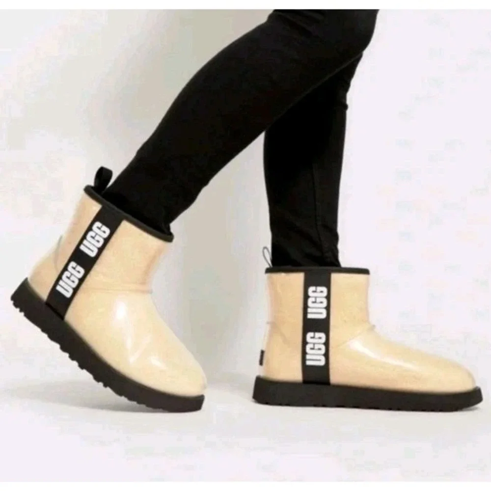 UGG 'Classic Clear Mini' Big Kids US 6 Natural Snow Boots S/N 1112386K